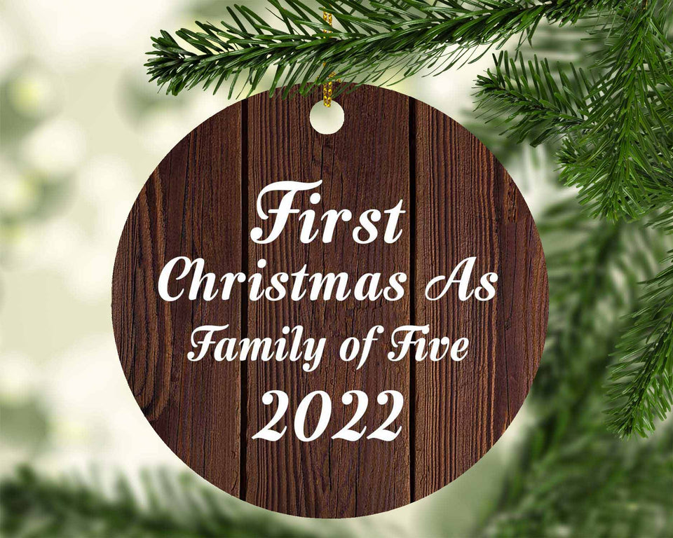 First Christmas As Family Of Five 2022 - Circle Ornament D