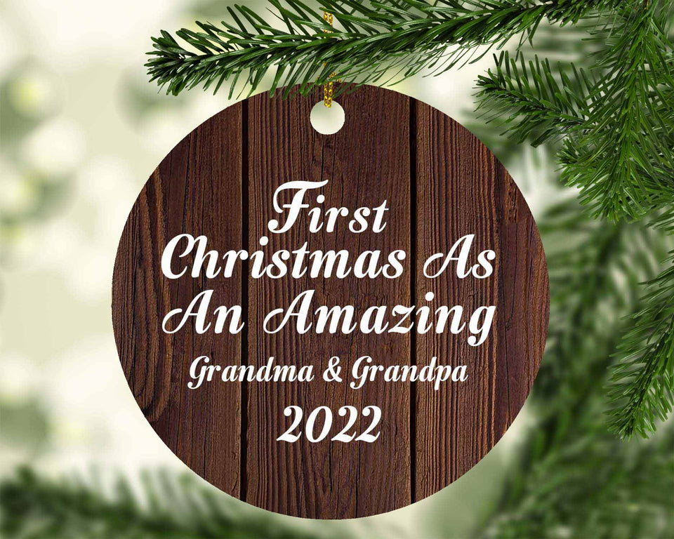 First Christmas As An Amazing Grandma & Grandpa 2022 - Circle Ornament D