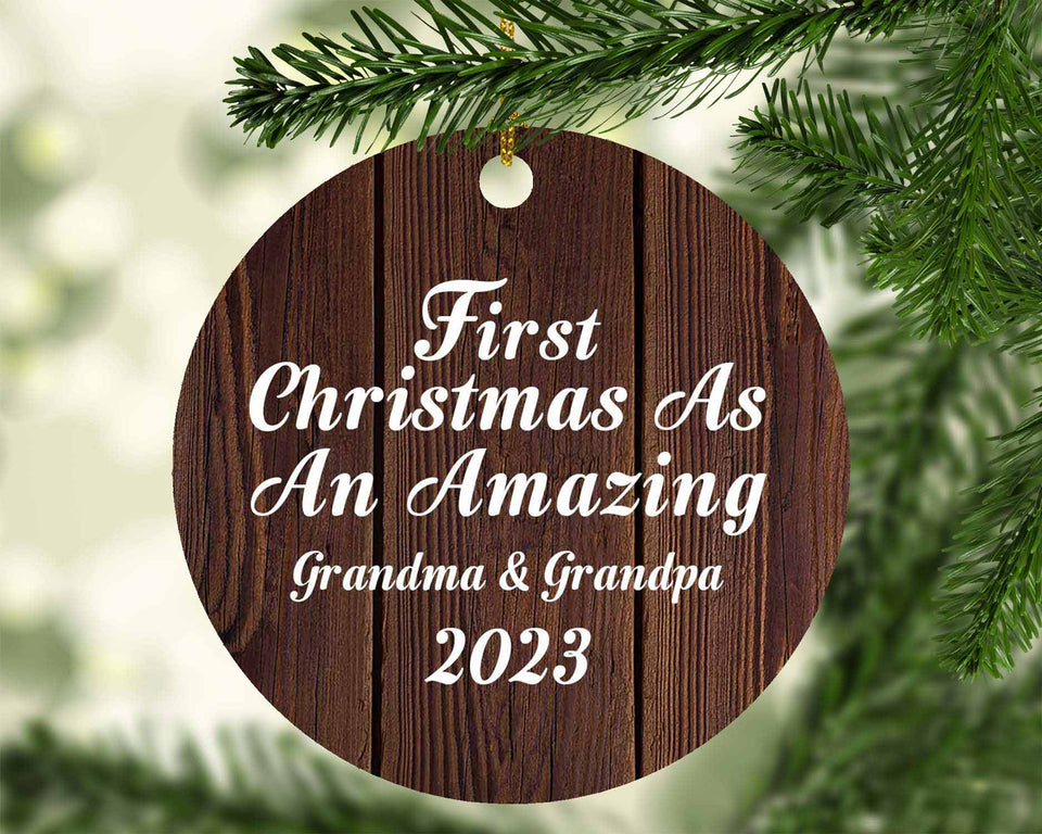 First Christmas As An Amazing Grandma & Grandpa 2023 - Circle Ornament D